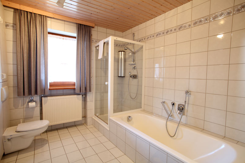 Pension, Ferienwohnung, FeWo, Bayerischer Wald, Bayerwald, Bayerischer Wald, Gästehaus, Bodenmais, Arber, Nationalpark Bayerischer Wald,Bayerisch Kanada,Geikopf,Groer Pfahl Viechtach, Ruhmannsfelden, Achslach, Patersdorf, Zachenberg, Waldwipfelweg, Wolfgangsweg, Waldbahnweg, Ruhmannsfelden, Trainingsstall Leuthenmhle, Glasstrasse, Haus des Lebens Ruhmannsfelden, Degen Medienhouse, Bayerwald-Bike, Bayrisch Kanada, Mountainbike, Downhill,  Glasdorf Arnbruck, Joska Bodenmais, Haus der Wildnis Zwiesel, Teisnach, Deggendorf